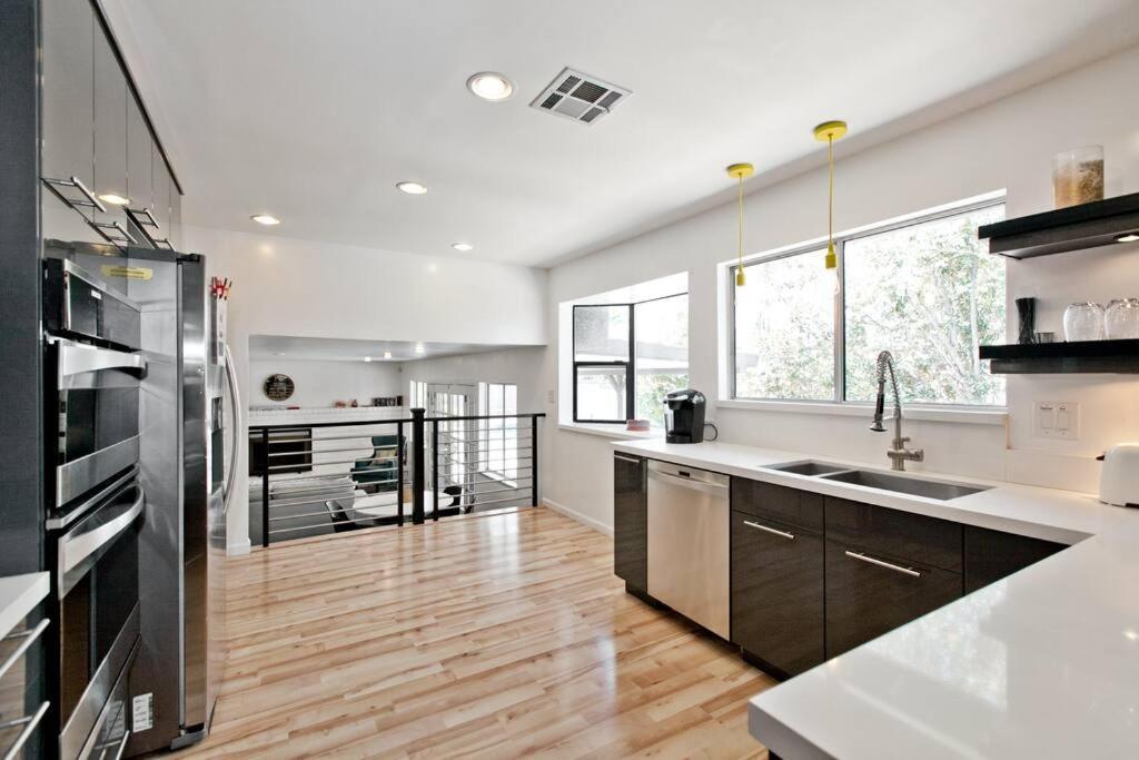 Вилла Bright, Modern 4Br With Beautiful Backyard & Pool! Лас-Вегас Экстерьер фото